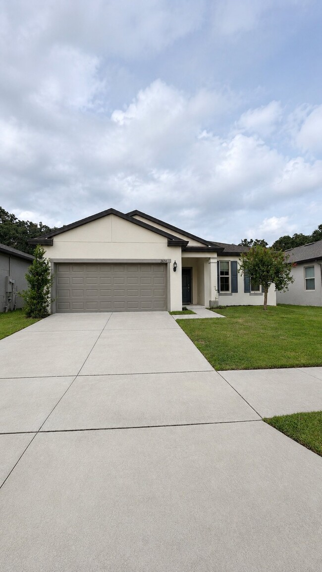 Building Photo - 2634 E Lake Pointe Dr