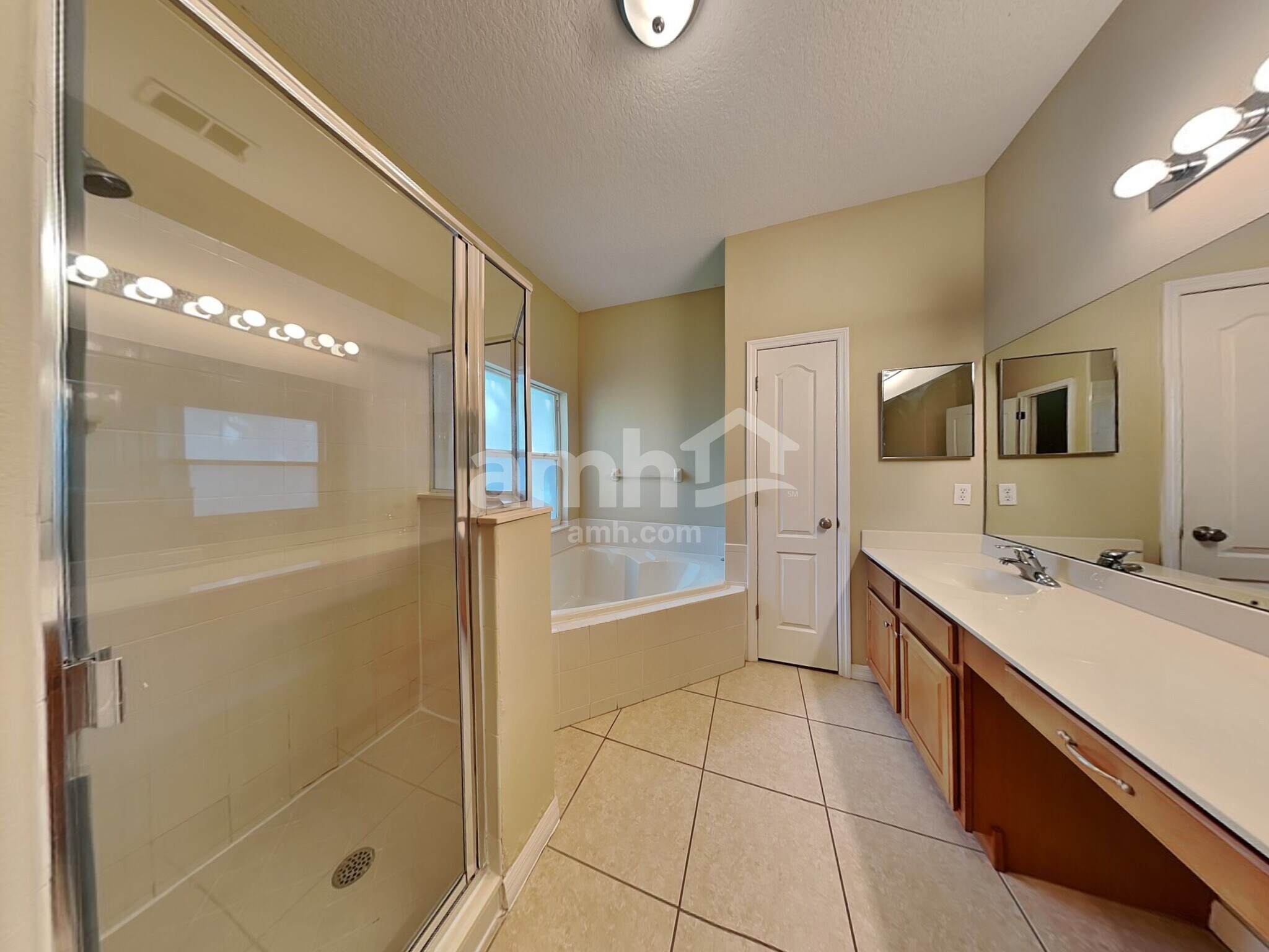 Building Photo - 2555 Azzurra Ln