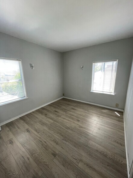 Building Photo - 628 E Elk Ave