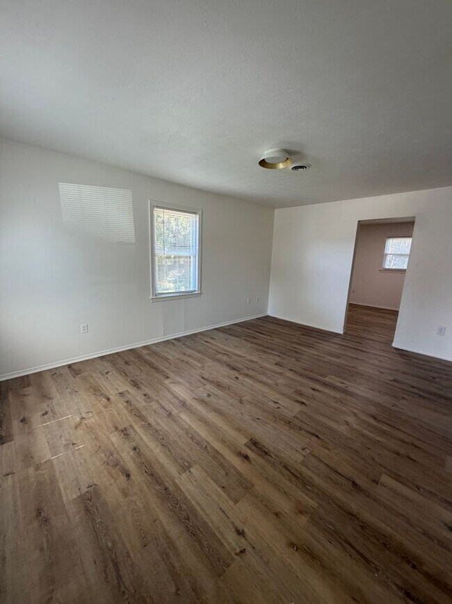 Building Photo - 316 Eunice Dr