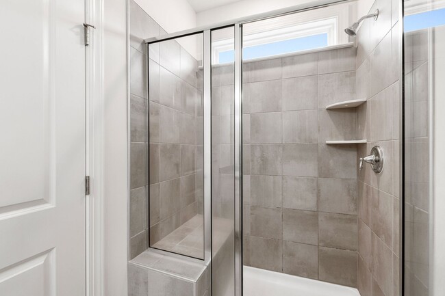 Building Photo - Beautifully Appointed Townhome in Prime Ho...