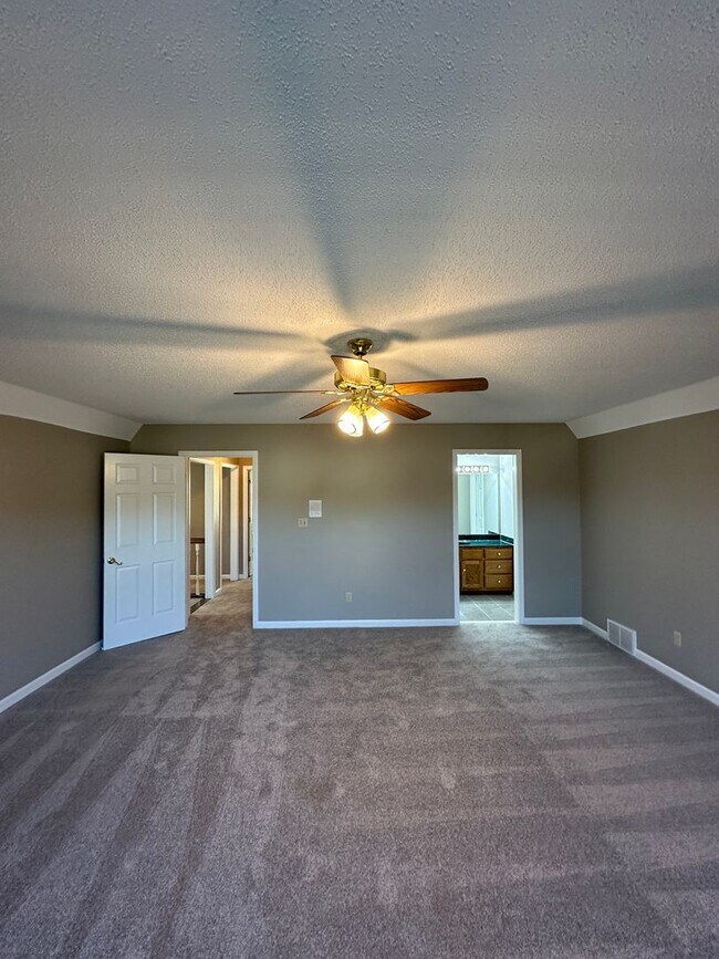 Building Photo - Elegant 4 BR w/POOL MAINTENANCE INCLUDED near Cherokee Valley Golf Club