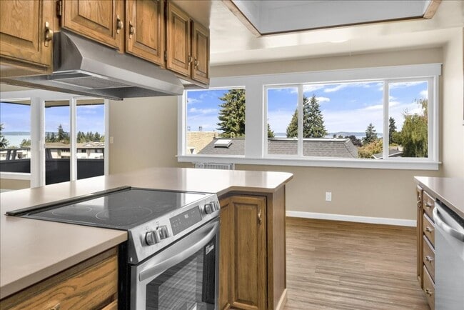 Building Photo - 561 Elm Way