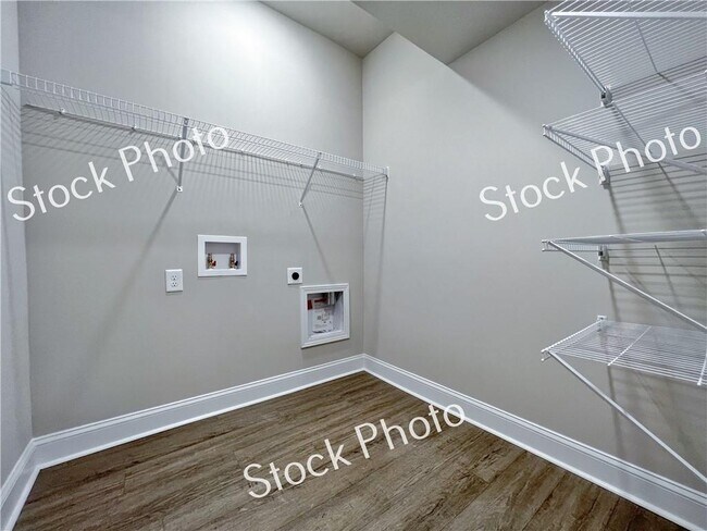 Building Photo - 5686 Rockfern Dr