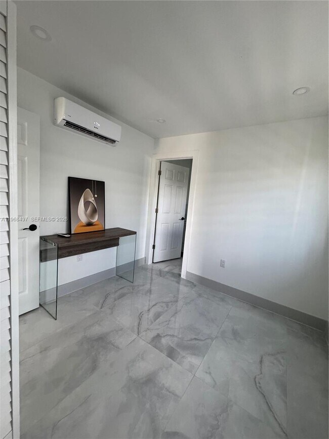 Building Photo - 1710 SW 99th Terrace