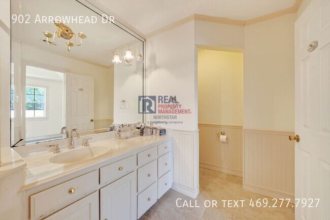 Building Photo - 902 Arrowhead Dr