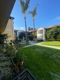 Building Photo - BEAUTIFUL KTOWN 1BR JUST BECOMING AVAILABLE!!