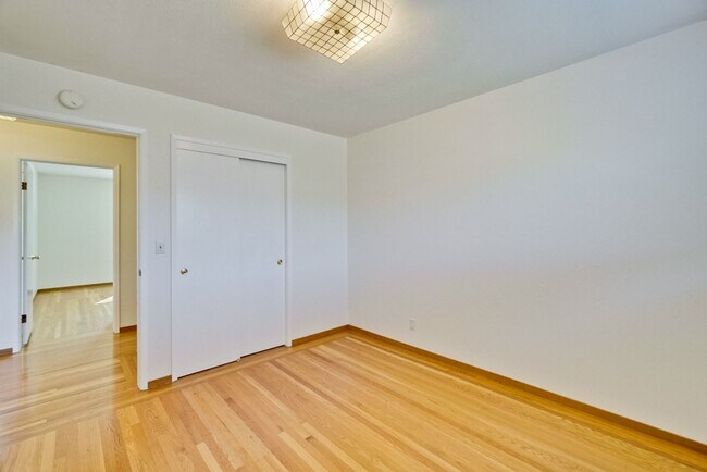 Building Photo - 5097 Forest Glen Dr