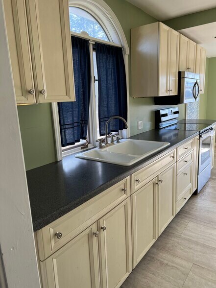 Building Photo - 748 Grant St