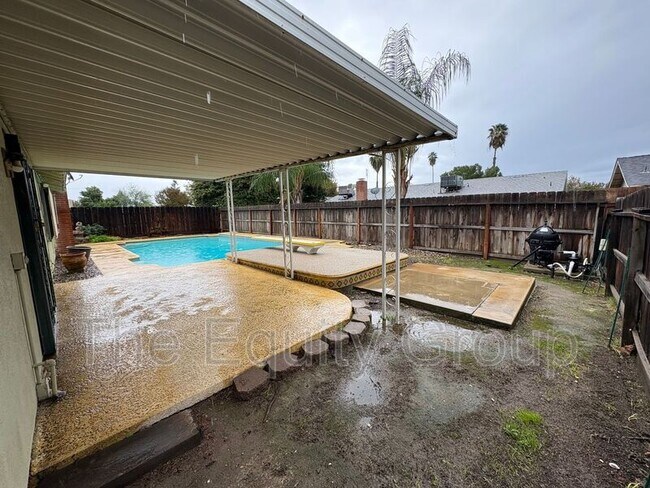 Building Photo - 1439 W Evans Ave