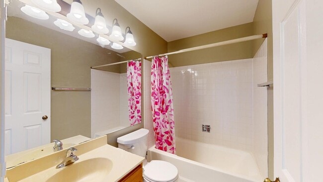 Building Photo - 1237 Cranbrook Dr
