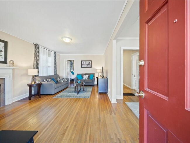 Building Photo - 3701 S Richmond Ave