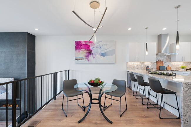 Building Photo - LUX 3BD, 5BA Townhome Near Cherry Creek, C...