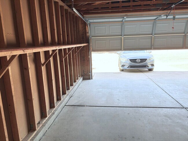 Building Photo - newly remodeled 3 bed/ 2 bath home