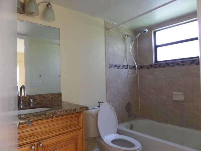 Building Photo - 1524 Lake Crystal Dr