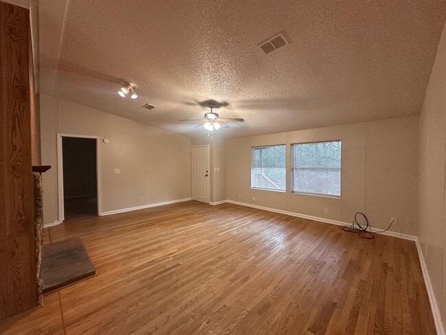 Building Photo - 302 Lone Star Rd