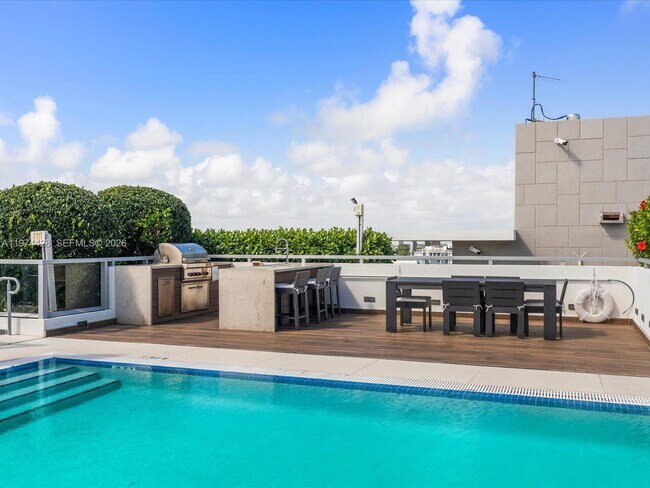 Building Photo - 9521 E Bay Harbor Dr