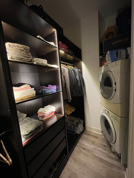 Building Photo - 711 Cosmopolitan Dr NE