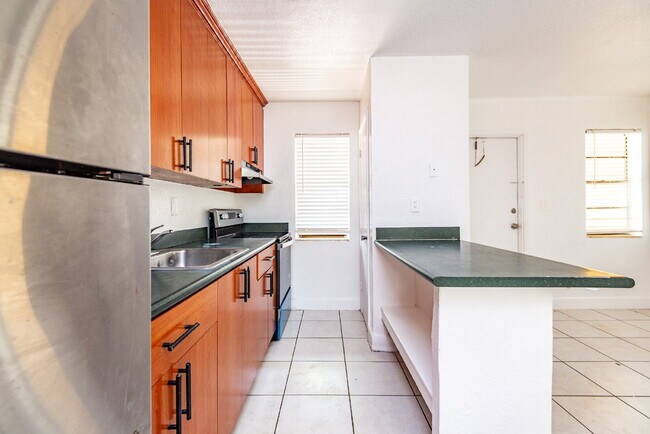 Building Photo - Bright & Spacious 1BR Near Everything You ...