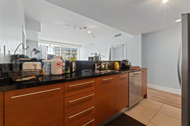 Building Photo - 253 NE 2nd St