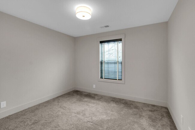 Building Photo - Awesome 4BE/2.5BA in the heart of Sango in Hereford Farm Subdivision!