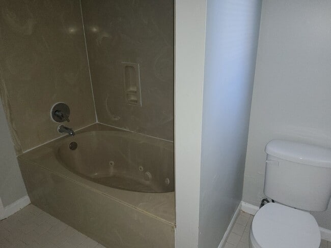 Building Photo - 7643 Ivy Hollow Dr