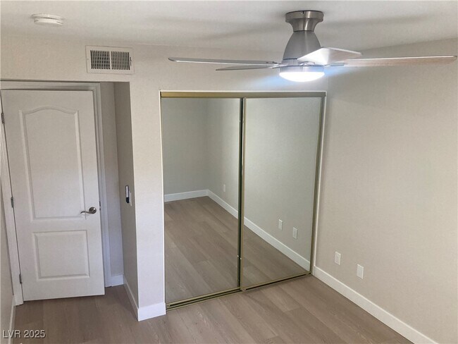 Building Photo - 3145 E Flamingo Rd