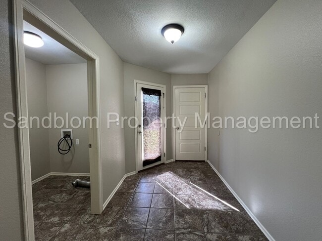 Building Photo - FOR LEASE | Jenks | $1645 Rent | Available...