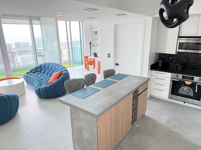 Building Photo - 92 SW 3rd St