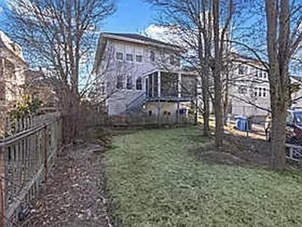 Building Photo - 70 Wren St