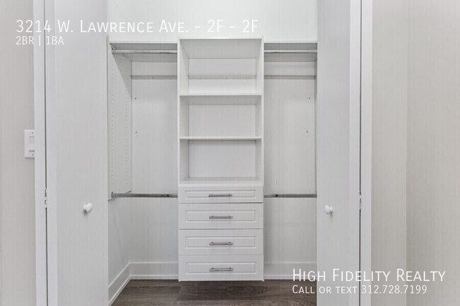 Building Photo - 3214 W Lawrence Ave