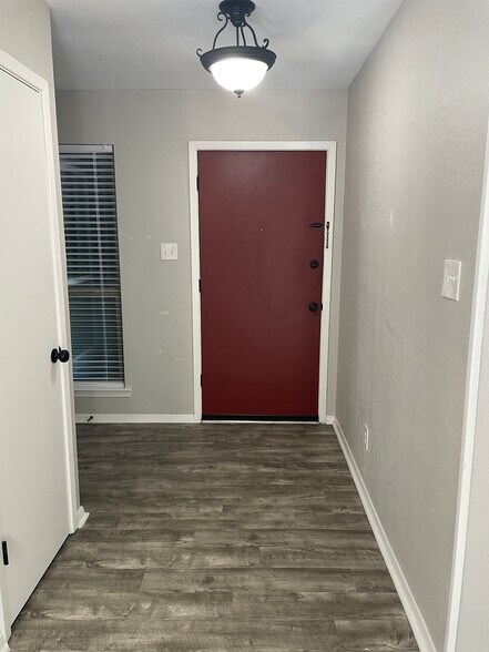 Building Photo - 3924 Waterford Way