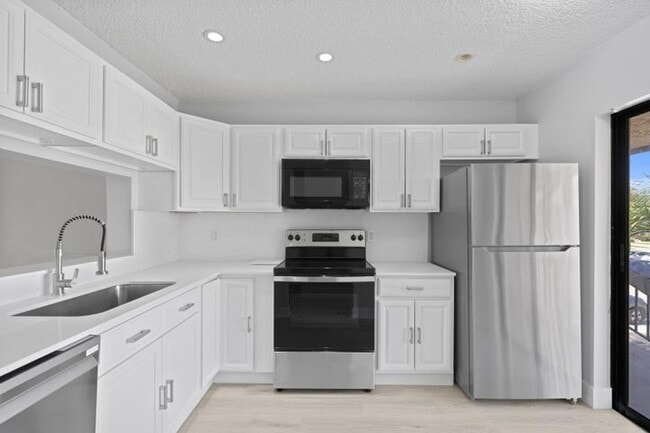 Building Photo - 350 E Club Cir