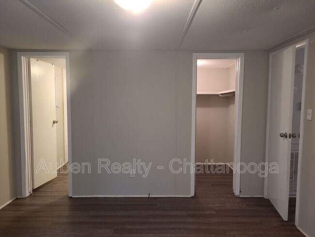 Building Photo - 1029 Grays Dr