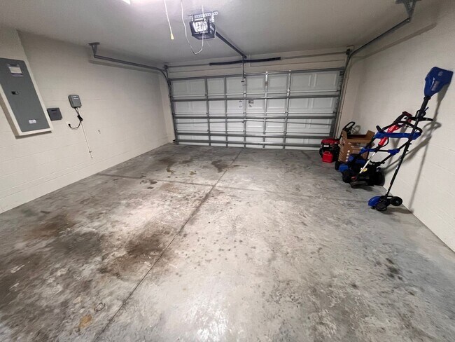 Building Photo - 4146 SW 47th Ct