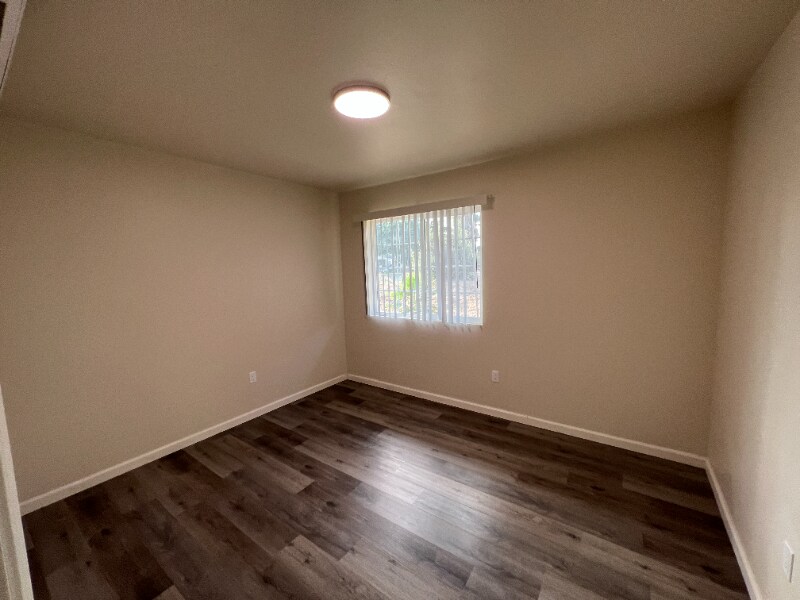 Building Photo - 940 N Van Ness Ave