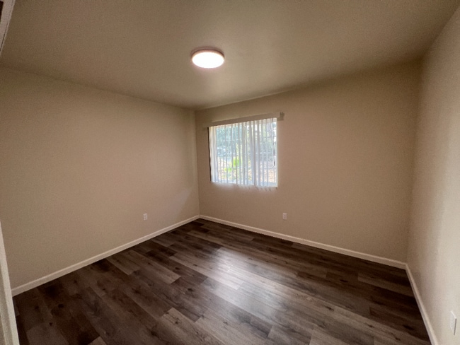 Building Photo - 940 N Van Ness Ave