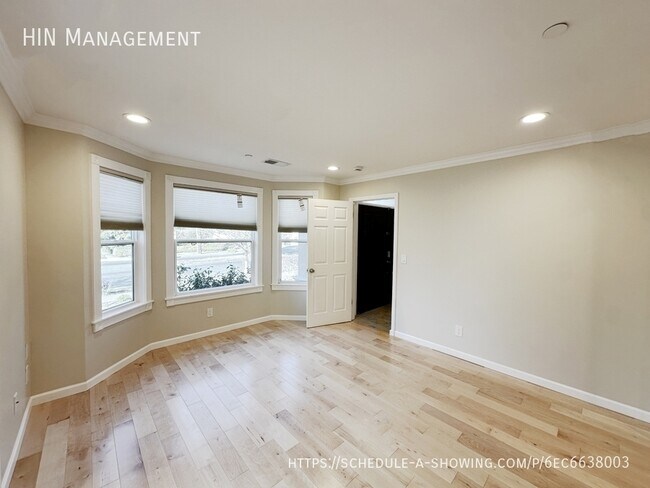 Building Photo - 776 Olive Ave