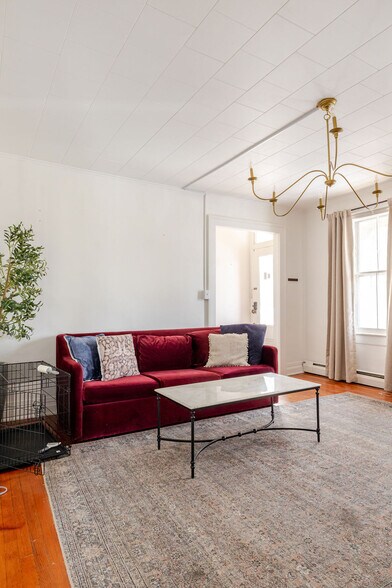 Building Photo - 552 Columbia St