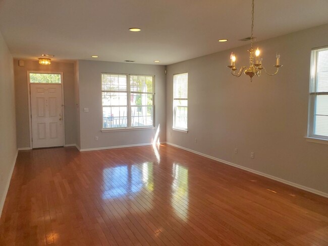 Building Photo - Waterfront! Spacious, updated, 4-bedroom &...
