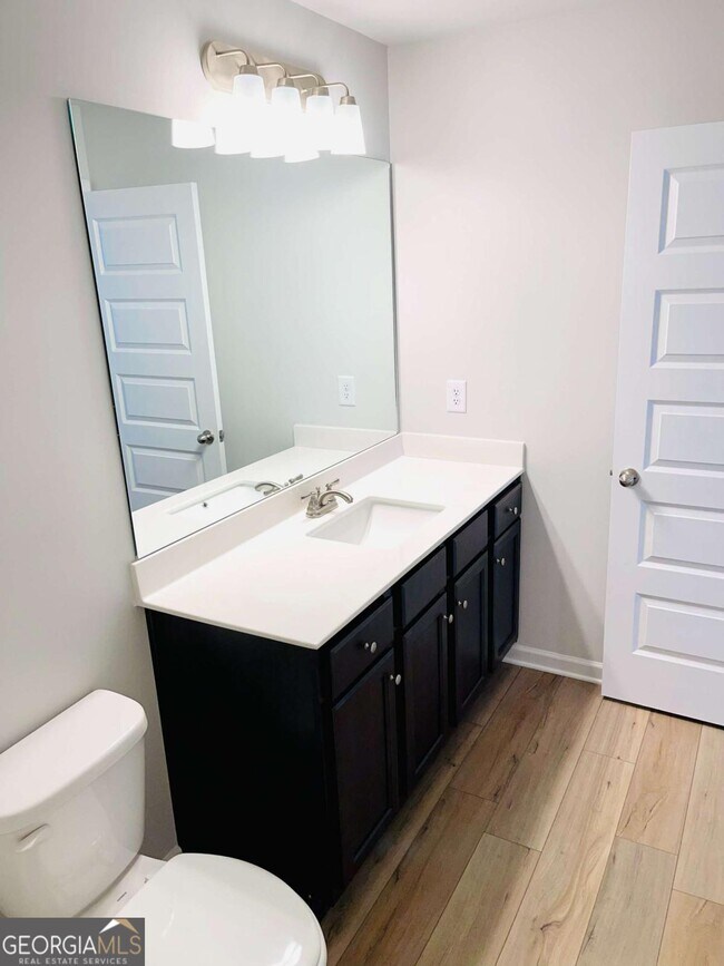 Building Photo - 3030 Westgate Park Dr