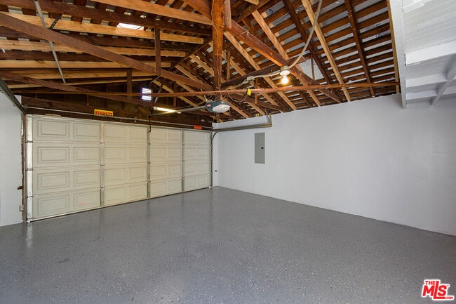 Building Photo - 13659 Magnolia Blvd