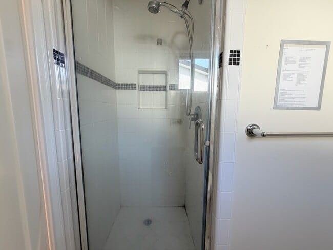 Building Photo - 4766 Elmhurst Dr