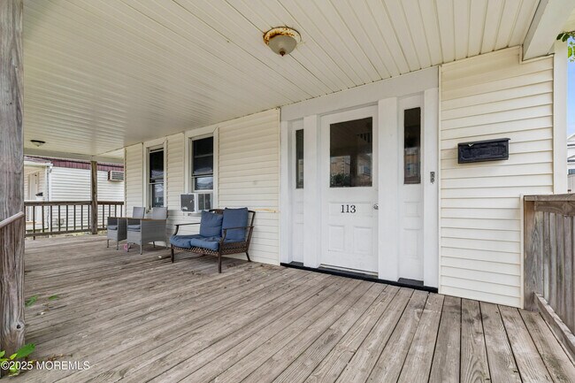 Building Photo - 113 12th Ave