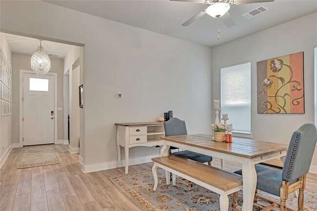 Building Photo - 175 Brooks Ranch Dr