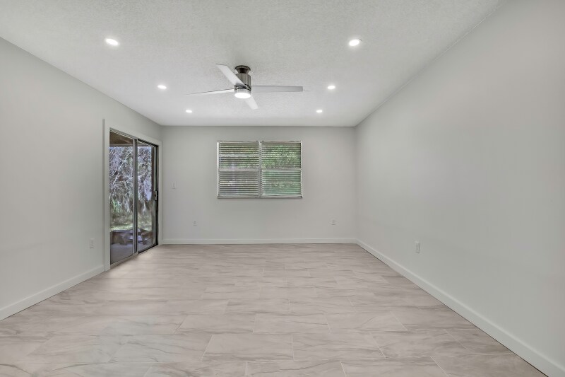 Building Photo - 10931 W Tidewater Cir