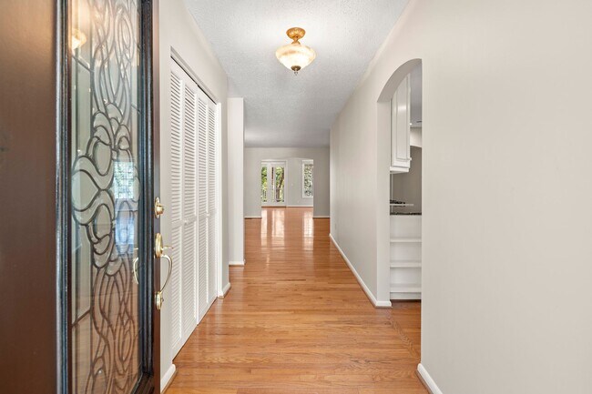Building Photo - 119 W Chippendale Dr