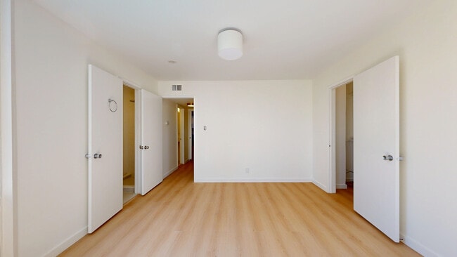 Building Photo - 1507 Carol-105A