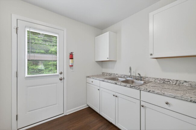 Building Photo - 1316 Sunnyview Dr