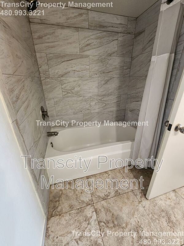 Building Photo - 839 S Westwood